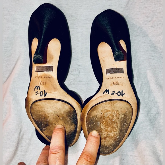 BADGLEY MISCHKA•SIZE-6•BLACK•HEELS•FLORAL ACCENT - Picture 10 of 16